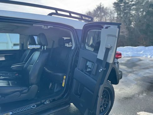 Used 2014 Toyota FJ Cruiser Sport Utility 2D image 15