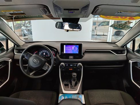 Used 2025 Toyota RAV4 XLE FWD image 25