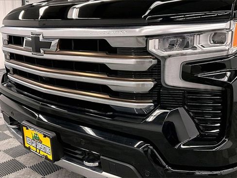 Used 2022 Chevrolet Silverado 1500 High Country w/ High Country Premium Package image 32