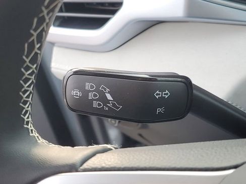 New 2026 Volkswagen Taos SE image 18