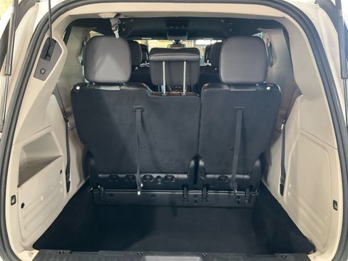 Used 2019 Dodge Grand Caravan SXT FWD image 21
