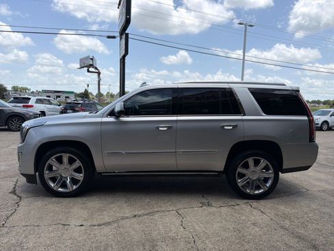 Used 2019 Cadillac Escalade Premium Luxury RWD image 9