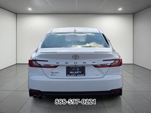 Used 2025 Toyota Camry SE FWD image 4
