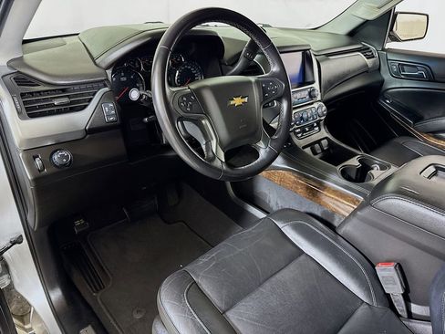 Used 2019 Chevrolet Suburban LT RWD image 7