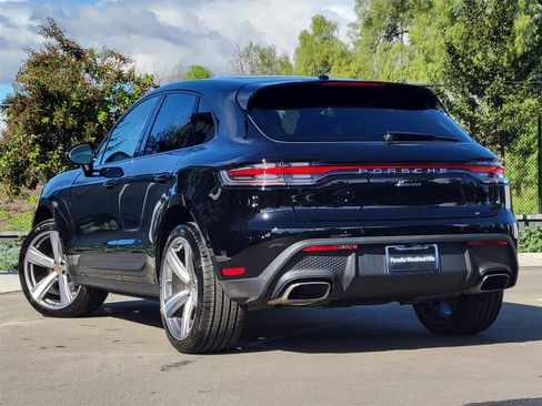 Used 2025 Porsche Macan image 3