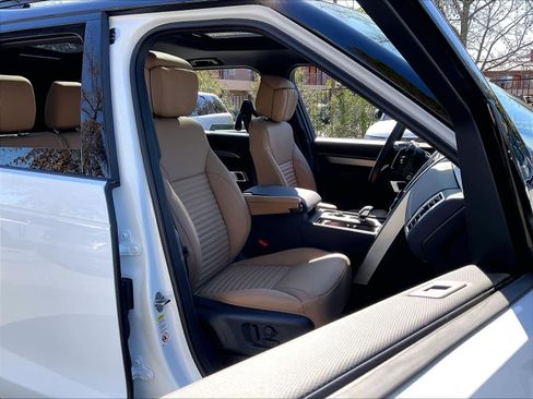 New 2026 Land Rover Discovery Dynamic SE image 31