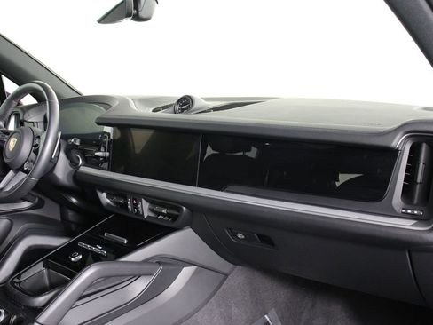 Certified 2025 Porsche Cayenne S AWD/4WD image 24