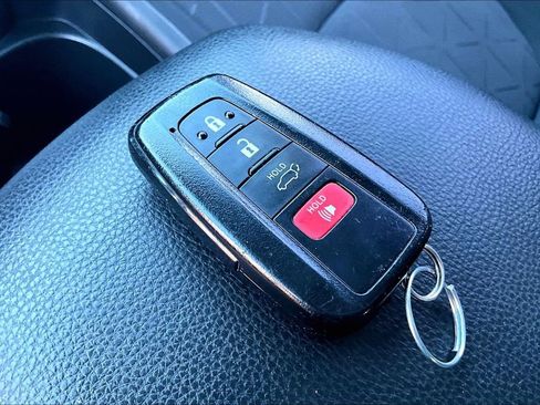 Used 2021 Toyota RAV4 XLE w/ Convenience Package image 35