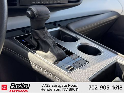 Certified 2025 Toyota Sienna LE FWD image 9