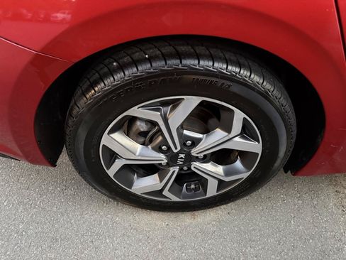 Used 2020 Kia Forte LXS FWD image 18