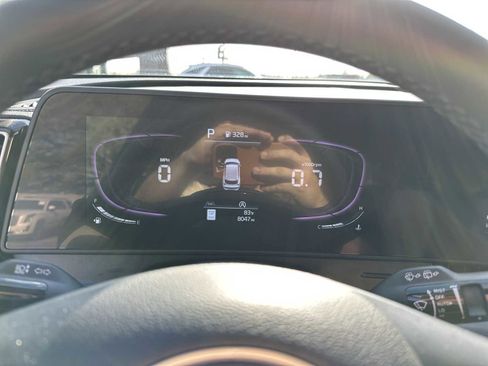 Used 2024 Kia Sportage EX image 16