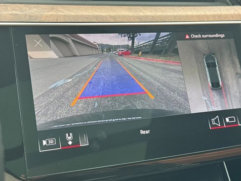 Used 2022 Audi e-tron Prestige w/ Prestige Package image 21