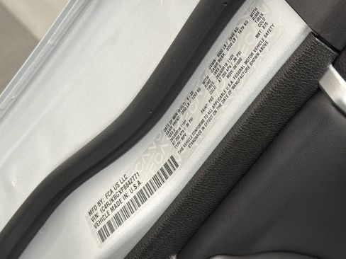 Used 2023 Jeep Grand Cherokee L Limited w/ Luxury Tech Group II image 37