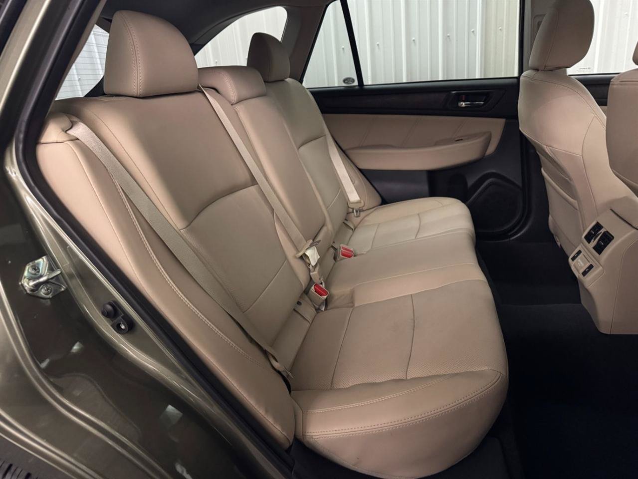 Used 2018 Subaru Outback 3.6R Limited AWD/4WD image 32