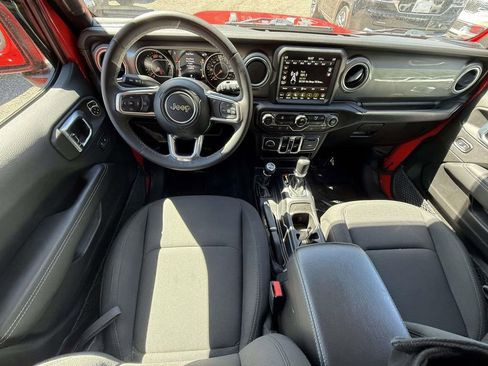 Used 2023 Jeep Wrangler Unlimited Sahara AWD/4WD image 15
