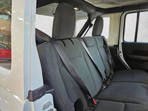 Used 2025 Jeep Wrangler Unlimited Sahara AWD/4WD image 16