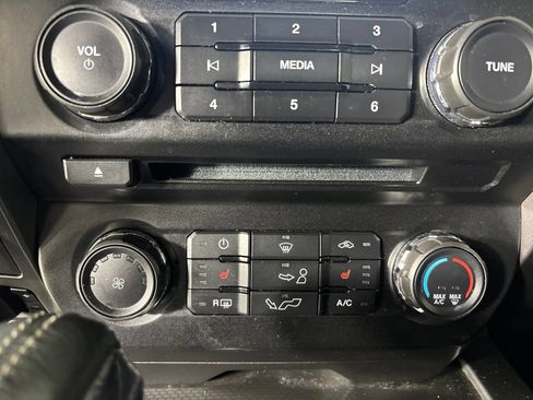 Used 2017 Ford F150 XLT w/ Equipment Group 302A Luxury AWD/4WD image 18