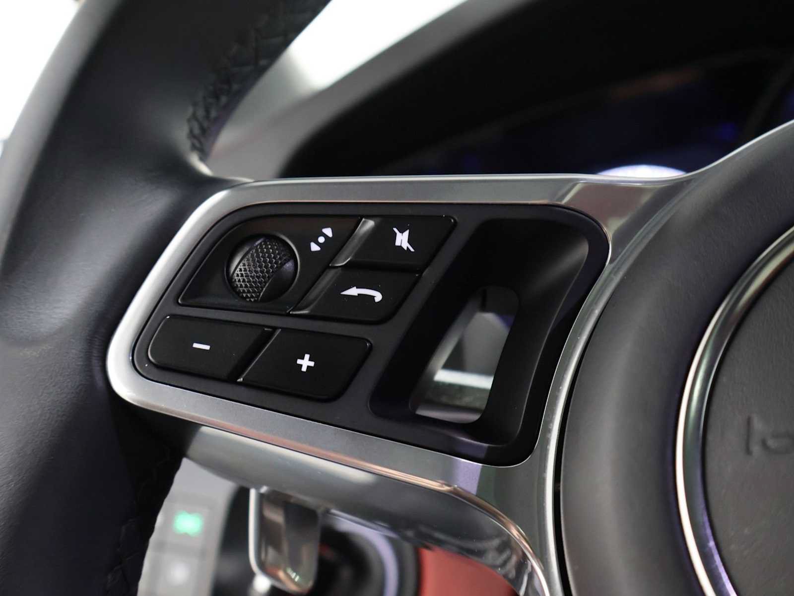 Certified 2023 Porsche Cayenne Platinum Edition AWD/4WD image 27
