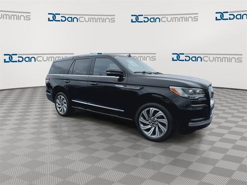 Used 2023 Lincoln Navigator Reserve image 2