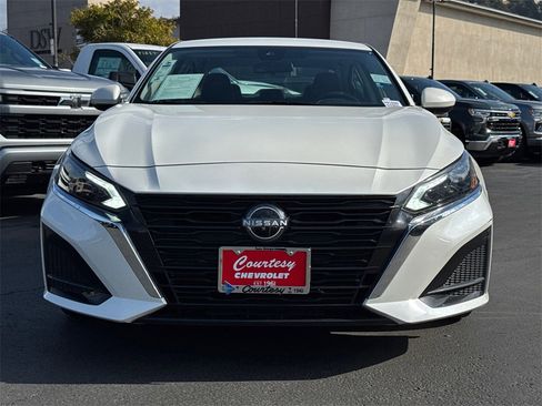 Used 2023 Nissan Altima 2.5 SV image 5