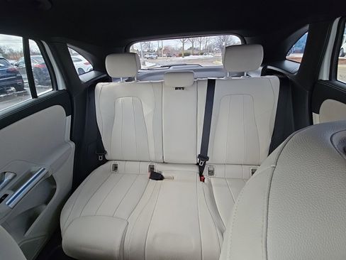 Used 2025 Mercedes-Benz GLA 250 4MATIC image 11