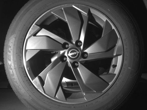 Used 2025 Nissan Rogue SV FWD image 15