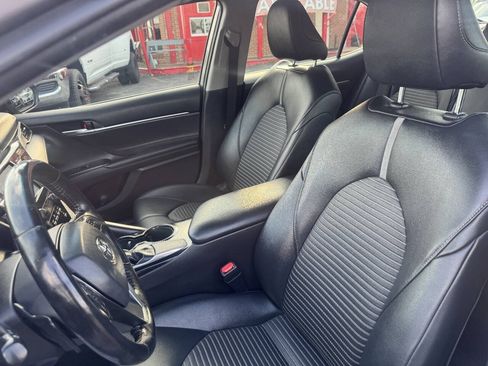 Used 2019 Toyota Camry SE FWD image 18