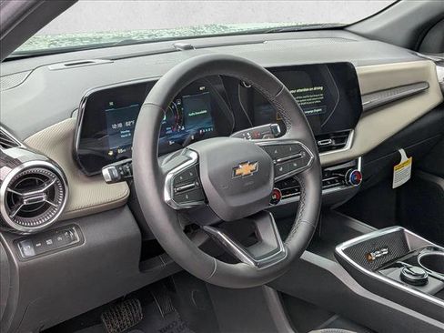 New 2026 Chevrolet Equinox LT w/ Convenience Package II AWD/4WD image 3