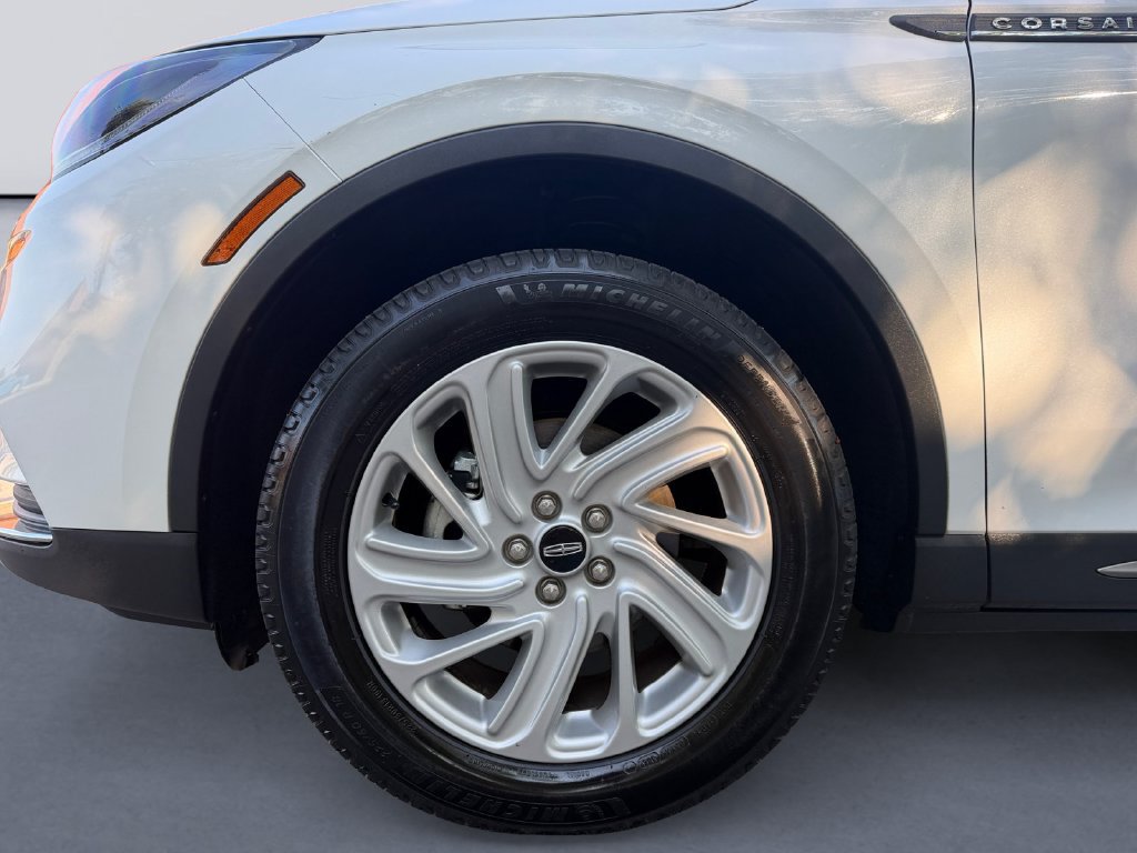 Used 2020 Lincoln Corsair FWD w/ Rear Removable Package Tray image 9