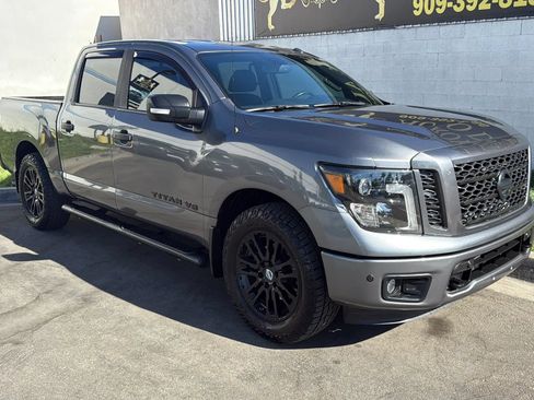 Used 2019 Nissan Titan SV w/ SV Convenience Package AWD/4WD image 14