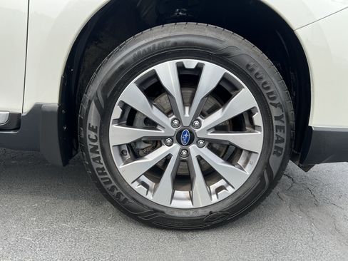 Used 2017 Subaru Outback 2.5i Touring w/ Popular Package #5A AWD/4WD image 11
