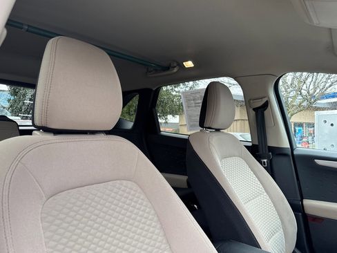 Certified 2020 Ford Escape SE image 17