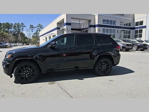 Used 2020 Jeep Grand Cherokee Altitude image 18