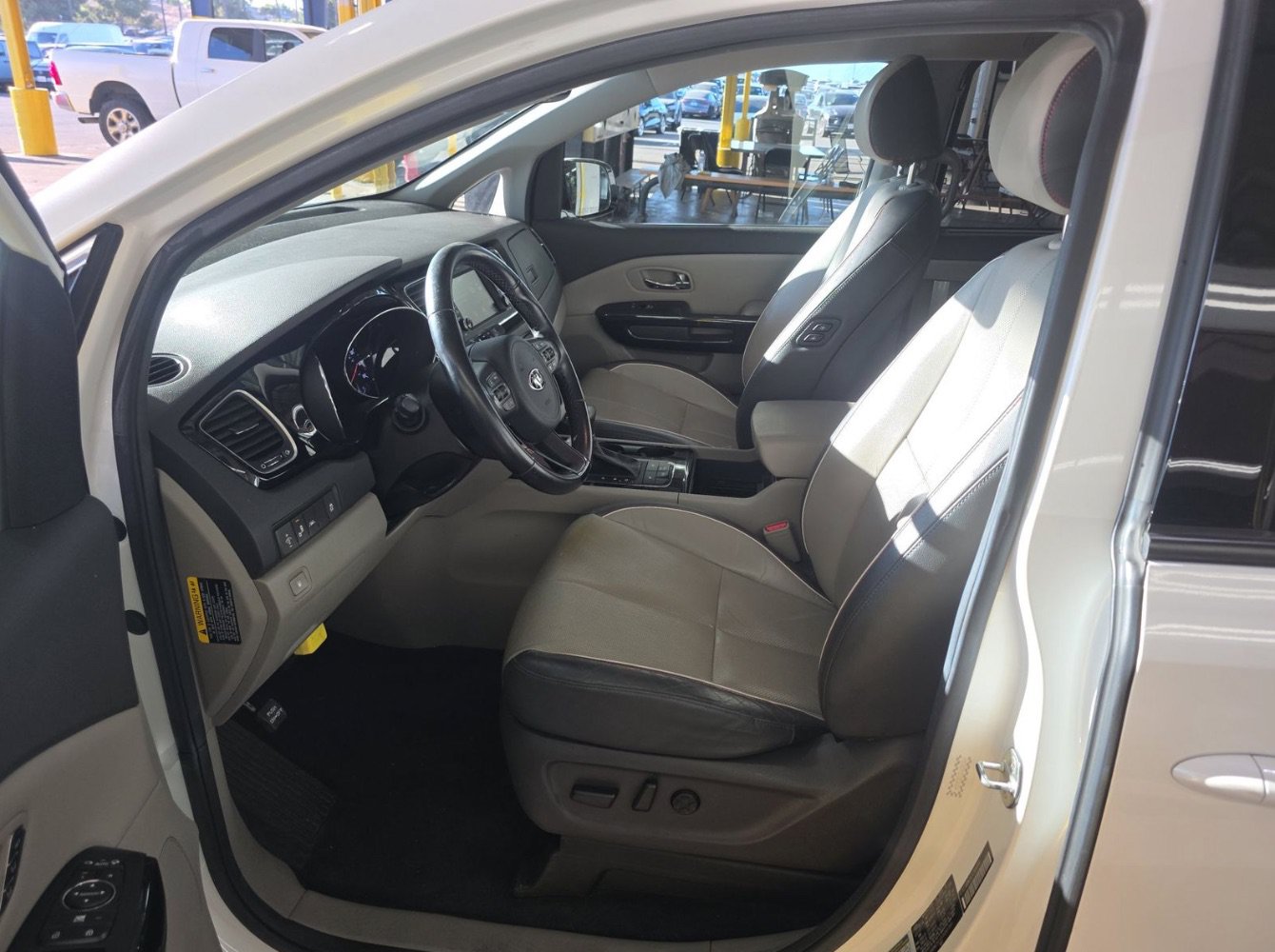 Used 2018 Kia Sedona EX FWD image 7