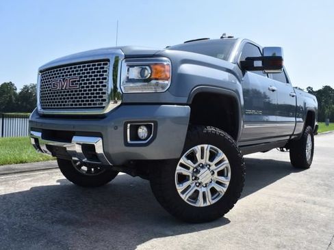 Used 2016 GMC Sierra 2500 Denali w/ Duramax Plus Package AWD/4WD image 5