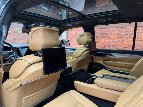 Used 2022 Jeep Grand Wagoneer Series III w/ Rear Seat Video Group 1 AWD/4WD image 24