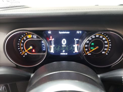 Used 2023 Jeep Wrangler Unlimited Sahara w/ Cold Weather Group AWD/4WD image 7