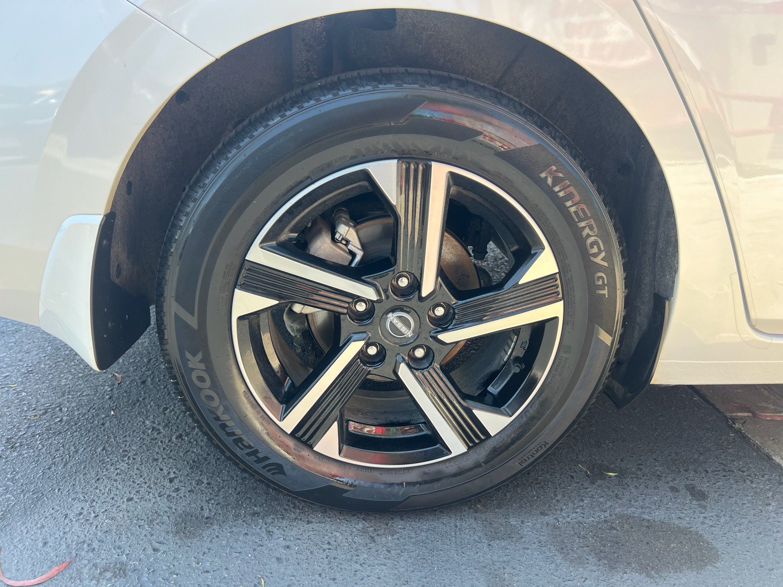 Used 2025 Nissan Sentra SV FWD image 33