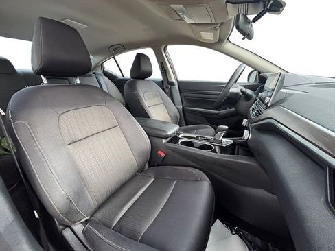 Used 2024 Nissan Altima 2.5 SV FWD image 19