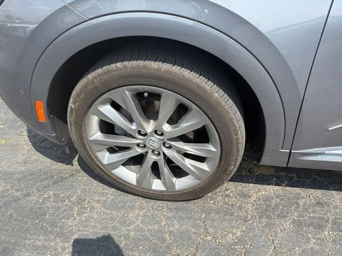 Used 2022 Buick Envision Avenir w/ Technology Package II FWD image 2