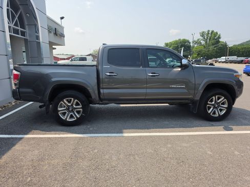 Used 2017 Toyota Tacoma Limited w/ Tow Package AWD/4WD image 2