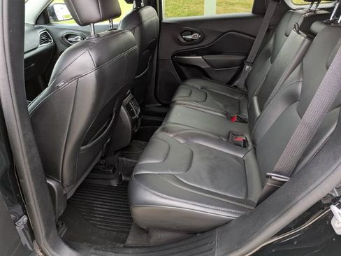 Used 2019 Jeep Cherokee Limited AWD/4WD image 19