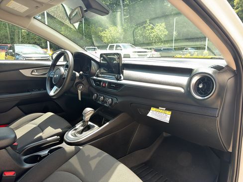 Used 2023 Kia Forte LXS w/ LXS Technology Package FWD image 20