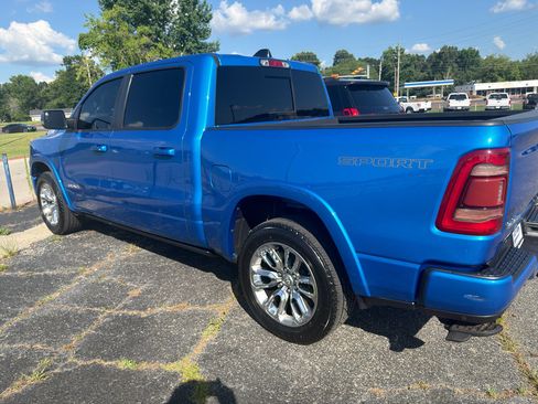 Used 2022 RAM 1500 Laramie AWD/4WD image 12
