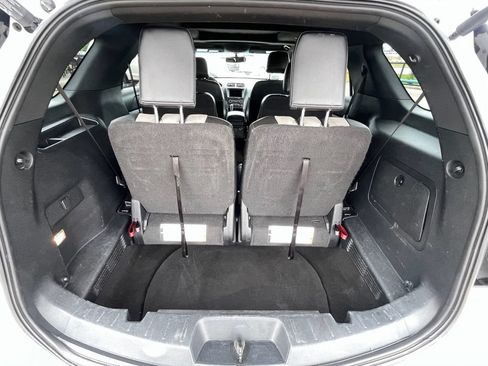 Used 2017 Ford Explorer XLT w/ Equipment Group 202A FWD image 30