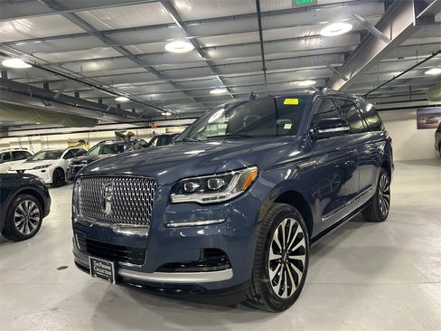 Used 2023 Lincoln Navigator Reserve image 5