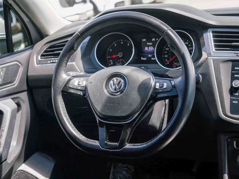 Used 2019 Volkswagen Tiguan SE w/ Panoramic Sunroof Package FWD image 14