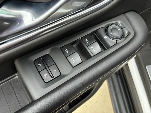 Used 2021 GMC Yukon XL SLT image 10