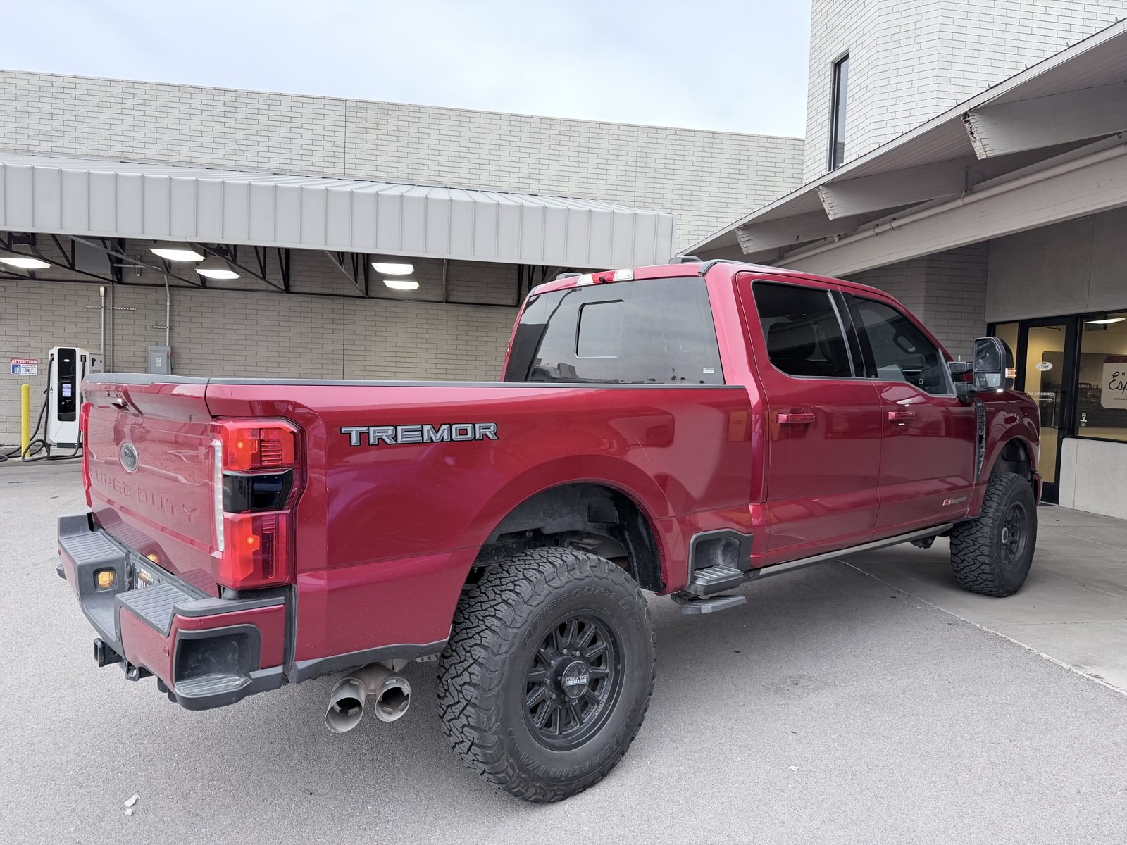 Used 2024 Ford F250 Lariat w/ Lariat Ultimate Package AWD/4WD image 3