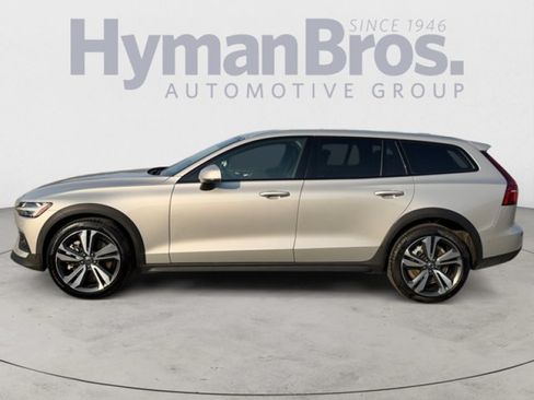 Used 2025 Volvo V60 B5 Cross Country Plus AWD/4WD image 6